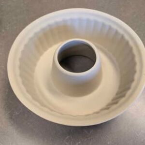 The Pampered Chef Cream Bundt Pan